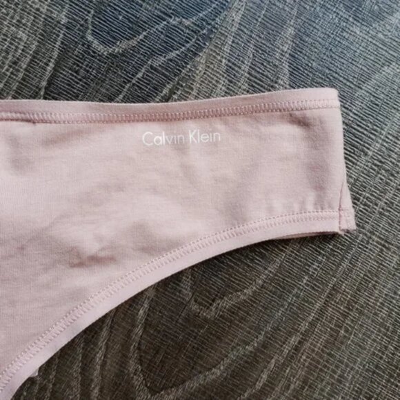Calvin Klein Form PLUS Thong Panty - Picture 3 of 4